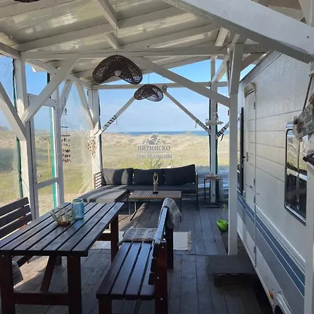 Kemping Sea Caravan/camper On The *