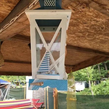Kemping Sea Caravan/camper On The *