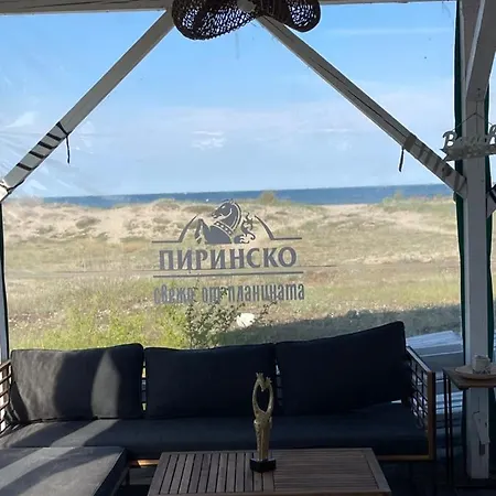 Sea Caravan/camper On The Кемпинг Китен