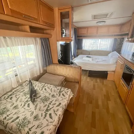 Sea Caravan/camper On The Кемпинг Китен