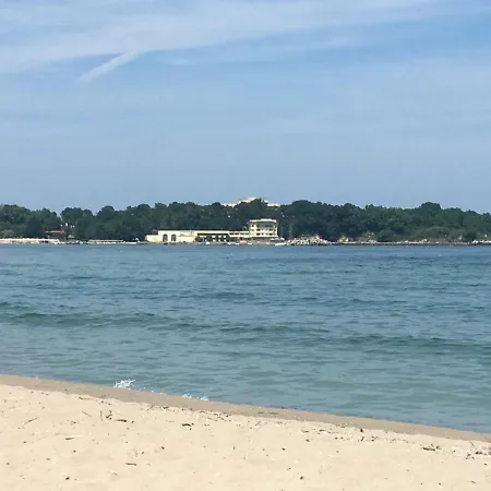 Sea Caravan/camper On The Campsite *